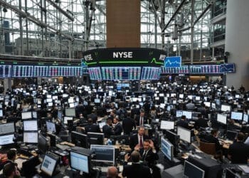 Crypto Plunge: $800M Liquidated as Bitcoin, XRP, SOL Tumble